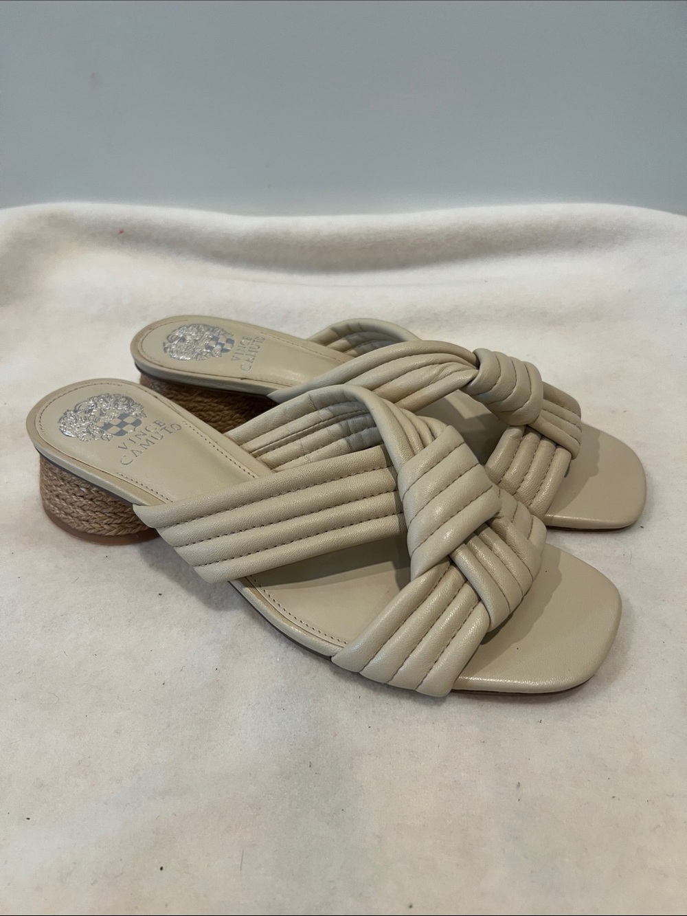 Vince Camuto Women’s Leather Cream Knotted Strap Slide Sandals Size 8.5 NWOT